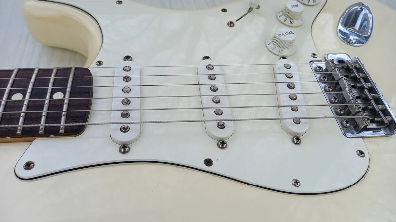 single coil pickups on an electric guitar