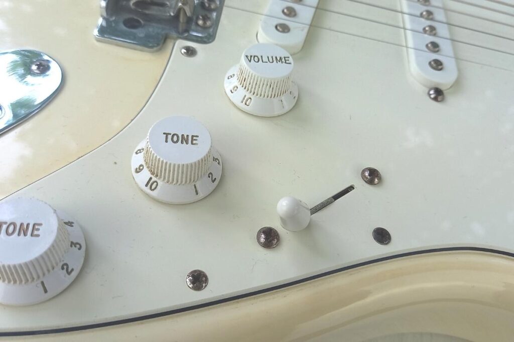 Stratocaster controls