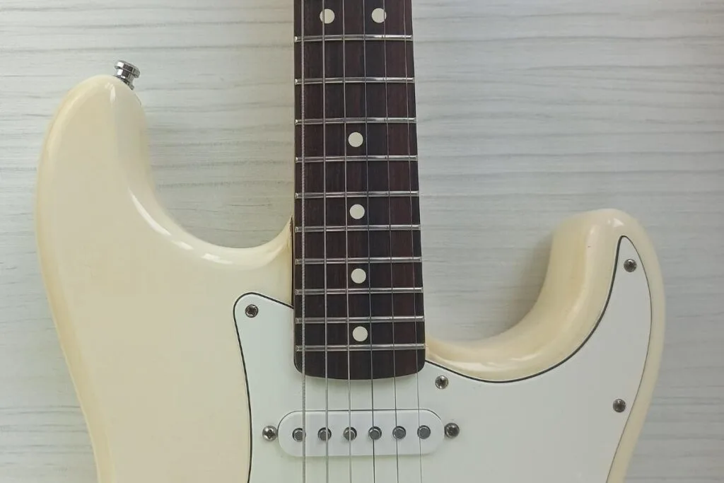 Stratocaster double cutaway