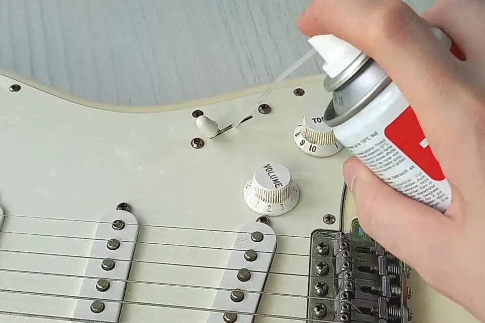 6 Solutions For Guitar Buzzing (When You're Not Touching The Strings