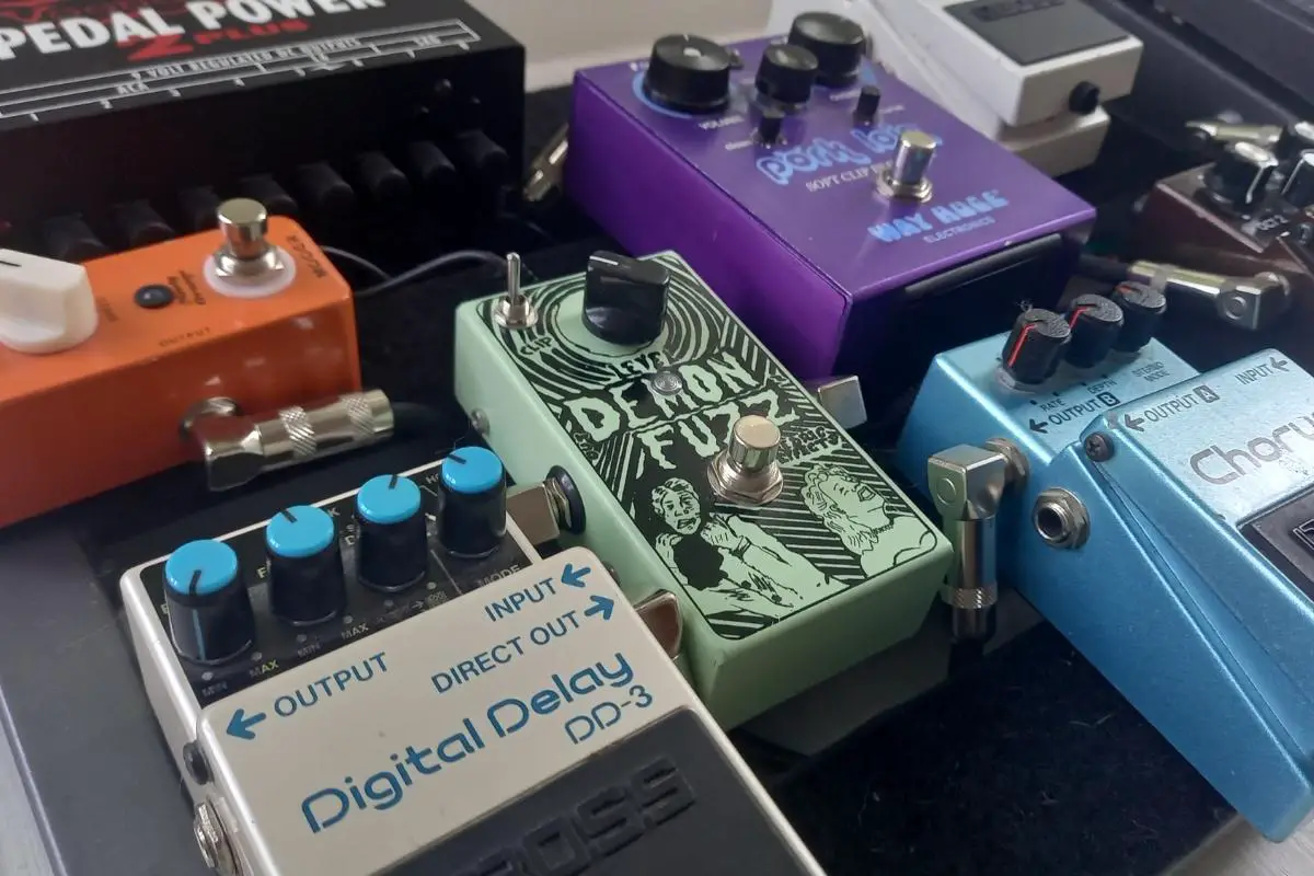 6 Solutions For Guitar Buzzing (When You're Not Touching The Strings