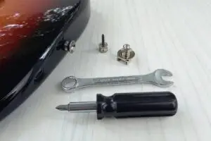 how to install strap locks