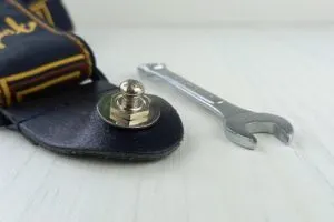Assembling strap lock