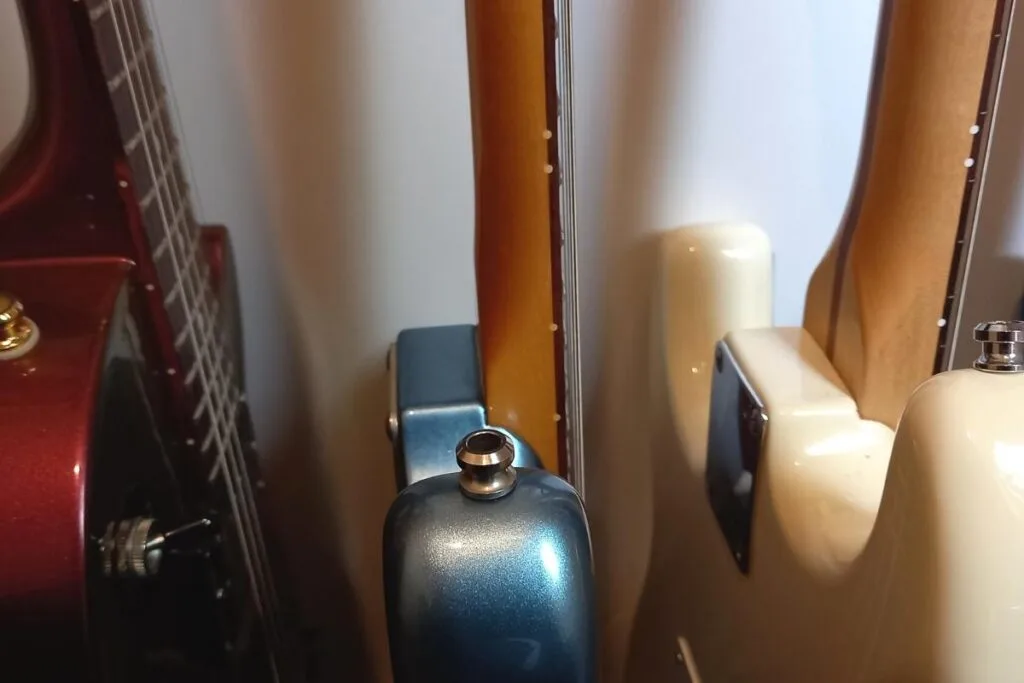 How to install strap locks