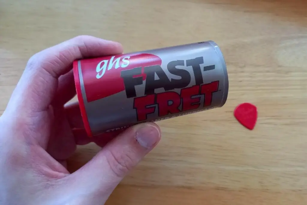 Fast frets guitar string cleaner