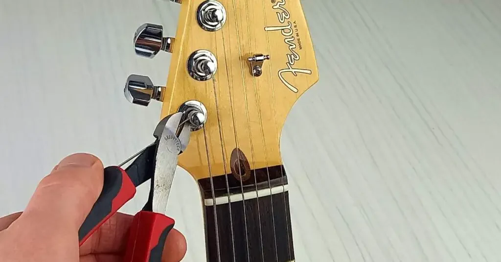 How to cut a guitar string