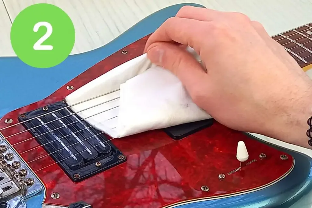 How to clean guitar strings