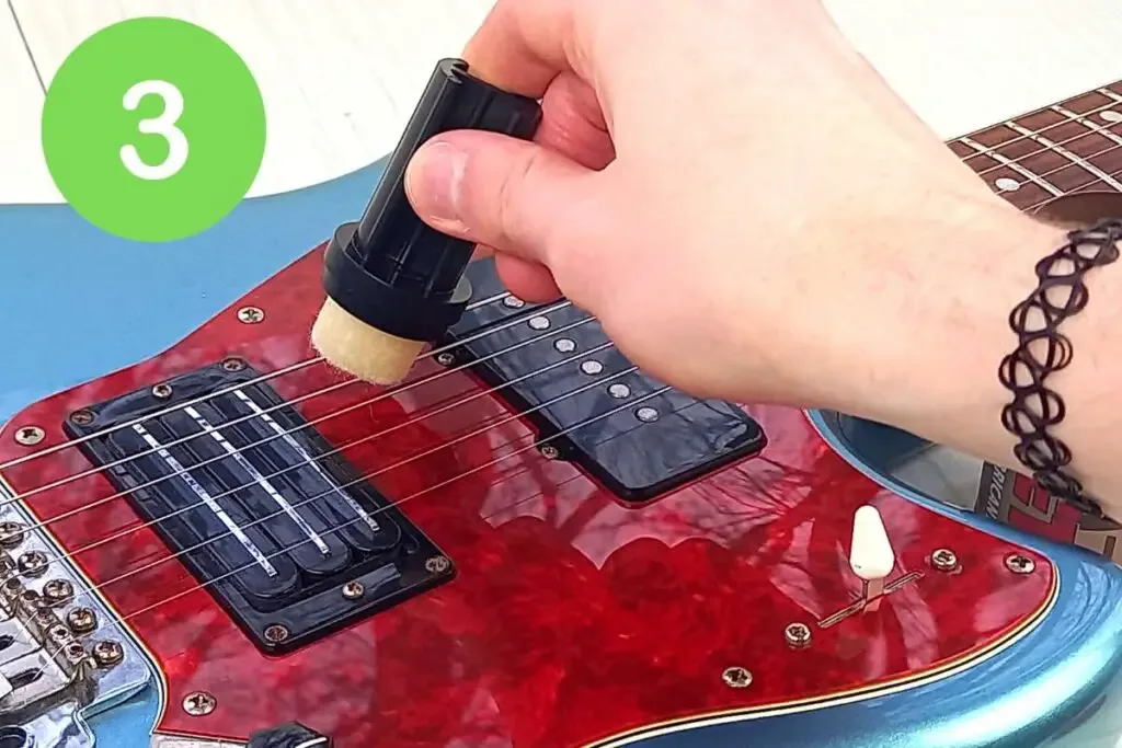 How to clean guitar strings