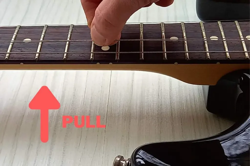 How to stretch guitar strings