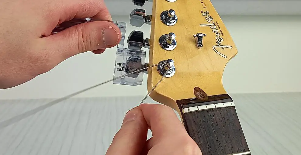 How to change electric guitar strings